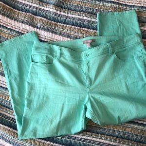 Beautiful mint green Chico’s Jeans Size 3 (16)